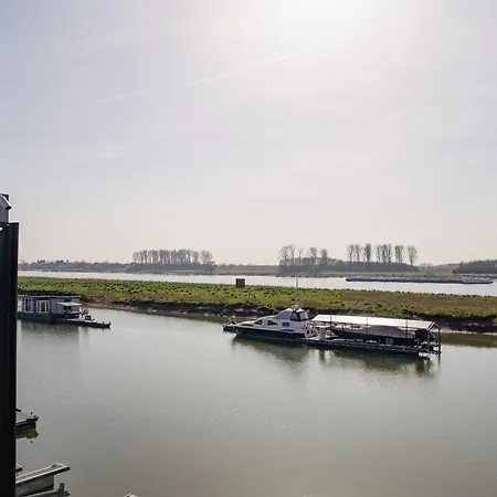 Am Hafen 3* Leverkusen